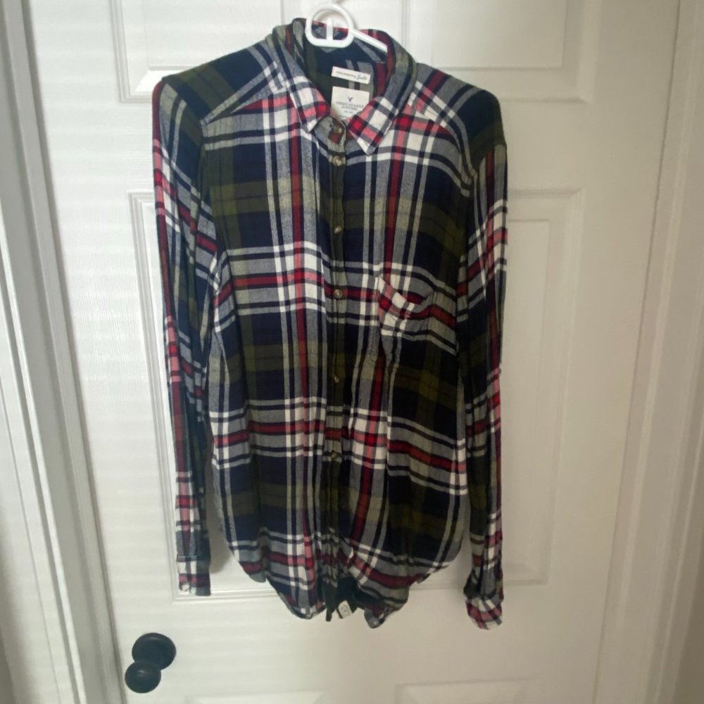 American Eagle Plaid Flannel Button Down Green Navy Blue Red White